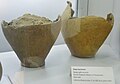 Urnes funéraires en terre cuite trouvées sur le site de Vorganium (Kerilien) en Plounéventer (époque gallo-romaine, musée du Léon de Lesneven).