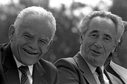 Yitzhak Shamir en Shimon Peres in 1988