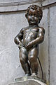 Так же в виде статуй - знаменитый на весь мир "Manneken Pis" ("Писающий мальчик"), автор: Жером Дюкенуа Старший.