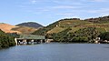 Portugiesischer Teil des Douro mit der Eisenbahnbrücke bei Ferradosa