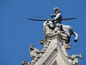 De Boogschutter mikkend op het binnenhof van het paleis van Tau