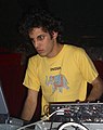 Four Tet op 4 april 2004 geboren in september 1977