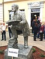 Konrad-Duden-Denkmal von Zhi Li vor dem Rutheneum (Museum) in Schleiz