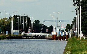 Sluis (canal lock) 13 in Zuid-Willemsvaart