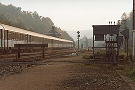 Passage en gare de Clères du train corail Dieppe – Rouen – Paris de fin d'après-midi en octobre 1978.