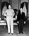 Hirohito e il generale MacArthur il 27 settembre 1945.