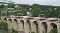 Locomotive CFL emmenant une rame InterCity belge.