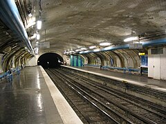 Sur les quais, travaux de remise à nu des faïences d'origine, en février 2006.