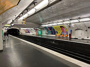 La station vue depuis le quai en direction de Pointe du Lac.