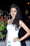 Tina Desai interprète Kala Dandekar-Rasal.