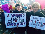 "A Woman's Place Is in the Revolution" (בעברית: מקומה של אישה הוא במהפכה) פרפרזה על הביטוי השגור ״מקומה של האישה במטבח״. האישה מימין אוחזת שלט עליו כתוב ״This is what revolution looks like״ (בעברית: כך נראית מהפכה).