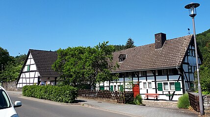 Typischer Winkelhof (Alte Mühle Einruhr)