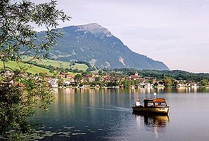 Lauerz am Lauerzersee mit Rigi