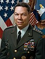 コーリン・パウエル米陸軍大将（1989年-1993年）統合参謀本部議長当時なので左腕に所属部隊章はなく、左胸ポケットに国防総省徽章と統合参謀本部員徽章が付いている