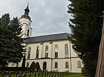 Kirche in Technitz mit Gräbern im Zweiten Weltkrieg Gefallener