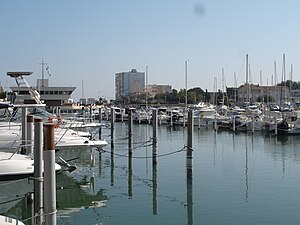 Le port et le canal.