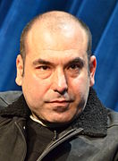 Rick Hoffman kòm Louis Litt.