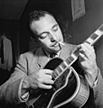 Django Reinhardt geboren op 23 januari 1910