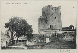 Carte postale du donjon vers 1910.