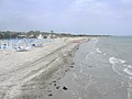 Nördlicher Strandabschnitt von Lido di Volano, von der Seebrücke aus gesehen.