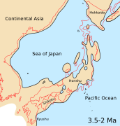 鮮新世後期 - 更新世前期には、日本海の拡大は終息して島孤は現在に近い配置になっている。(3.5-2 Ma)