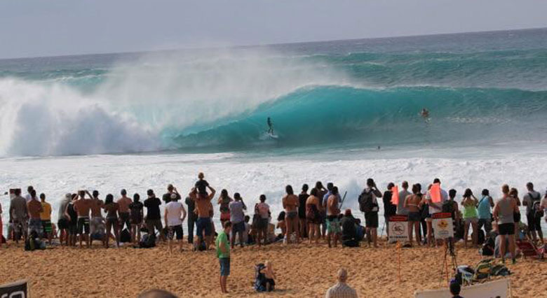 Surf slang entry wave called Pipeline