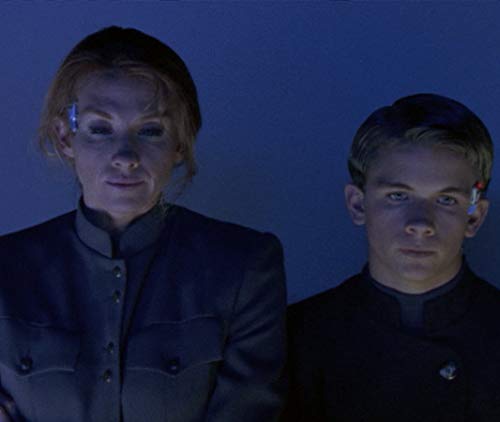 Suki Kaiser and Shane Thomas Meier in The Outer Limits (1995)