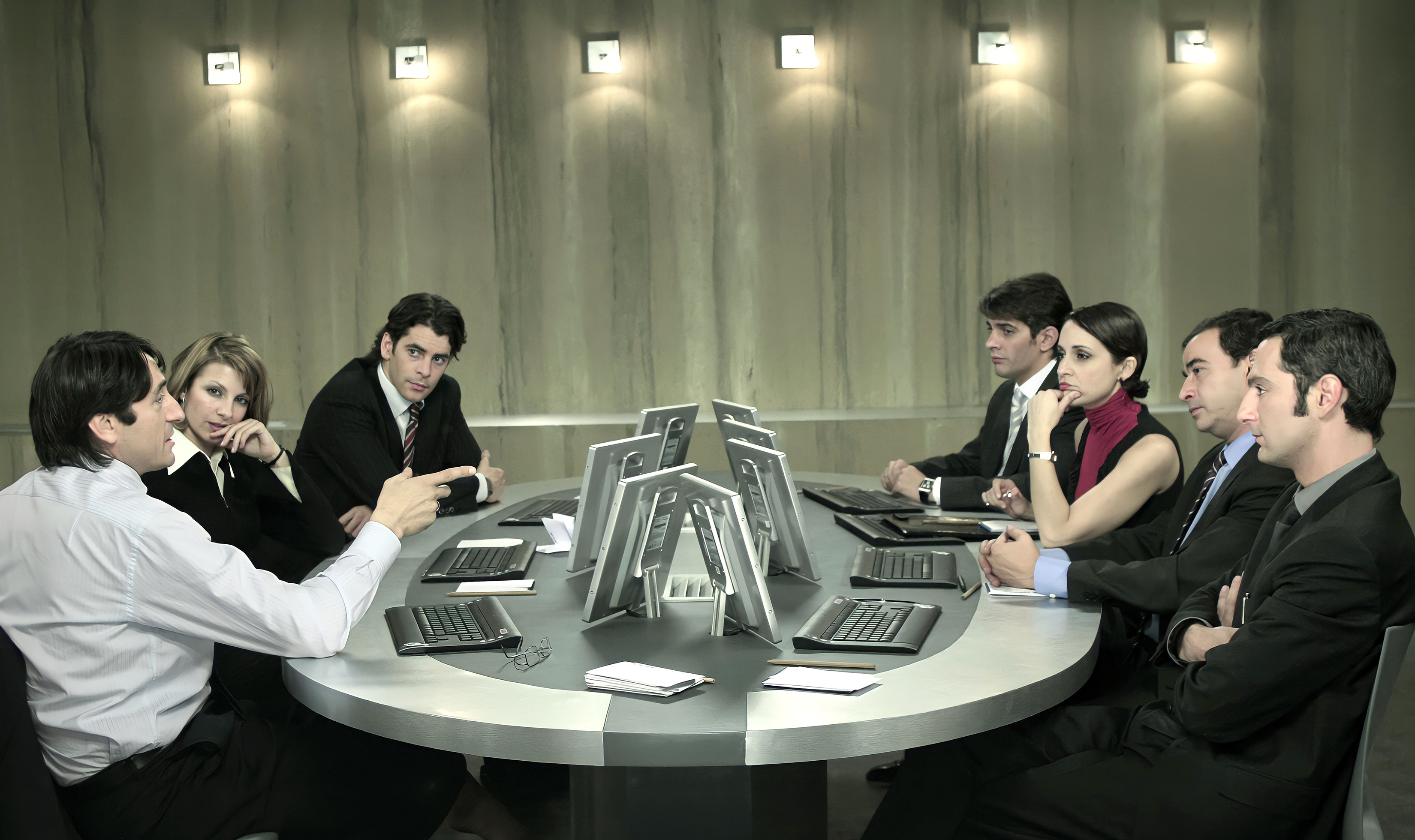 Ernesto Alterio, Pablo Echarri, Eduard Fernández, Carmelo Gómez, Najwa Nimri, Eduardo Noriega, and Adriana Ozores in The Method (2005)