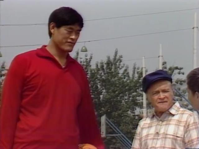 Bob Hope and Tiezhu Mu in Bob Hope on the Road to China (1979)