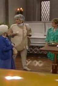 Estelle Getty, Rue McClanahan, Bea Arthur, Thom Sharp, and Betty White in The Golden Girls (1985)