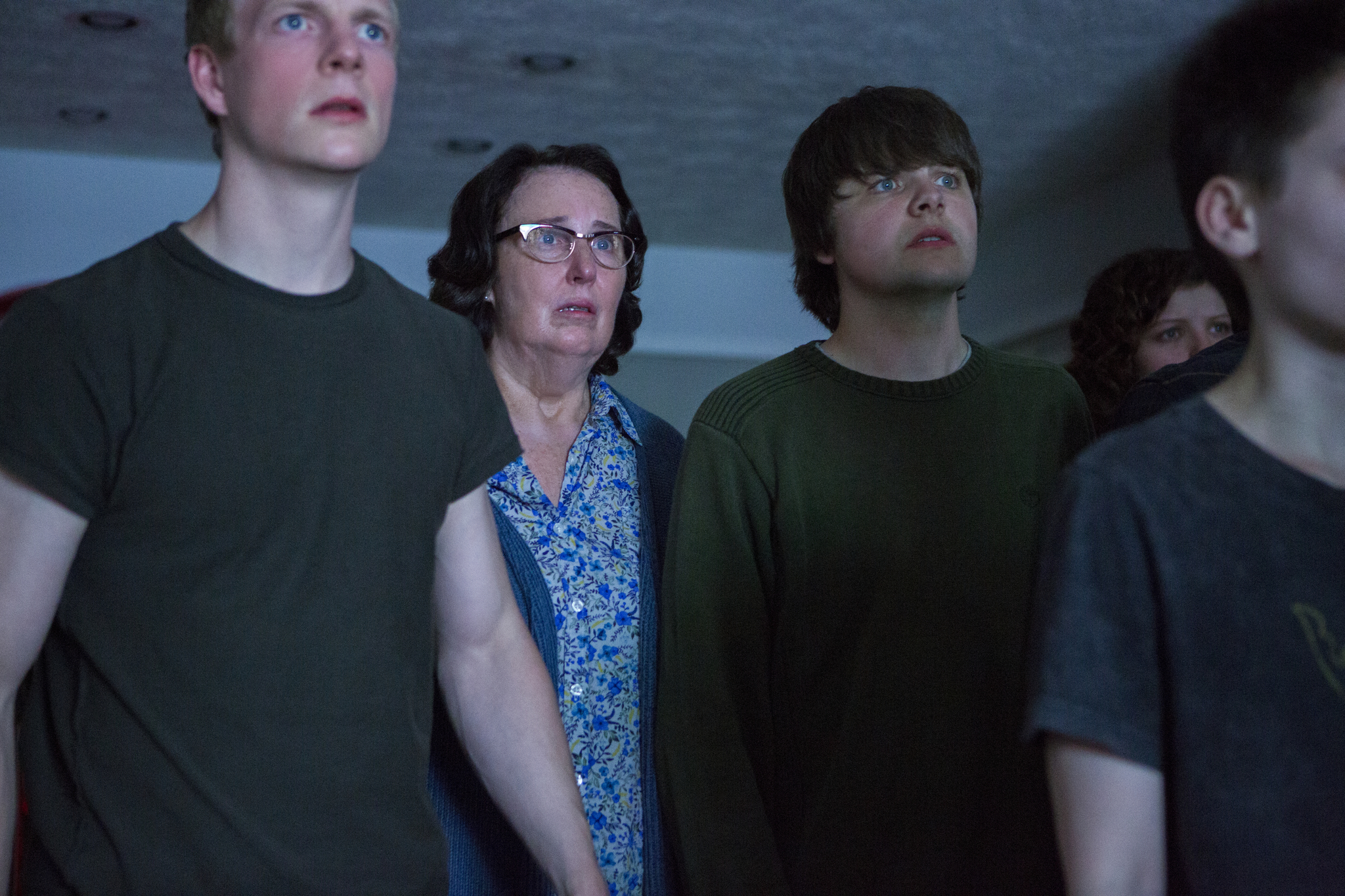 Phyllis Smith, Brendan Meyer, Patrick Gibson, Chloë Levine, and Ian Alexander in The OA (2016)