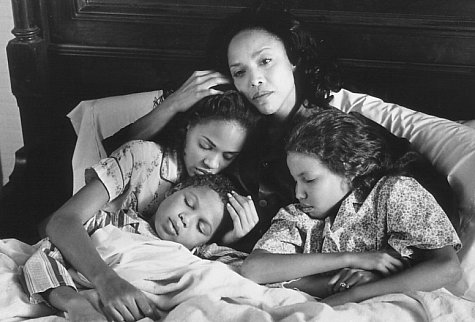 Lynn Whitfield, Meagan Good, Jake Smollett, and Jurnee Smollett in Eve's Bayou (1997)