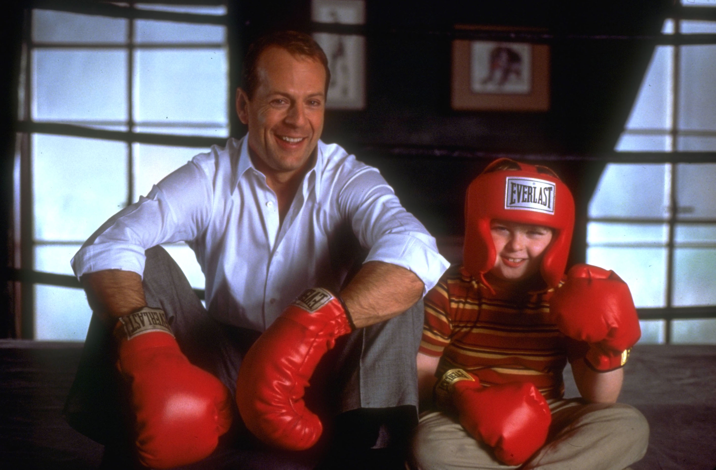 Bruce Willis and Spencer Breslin in The Kid (2000)