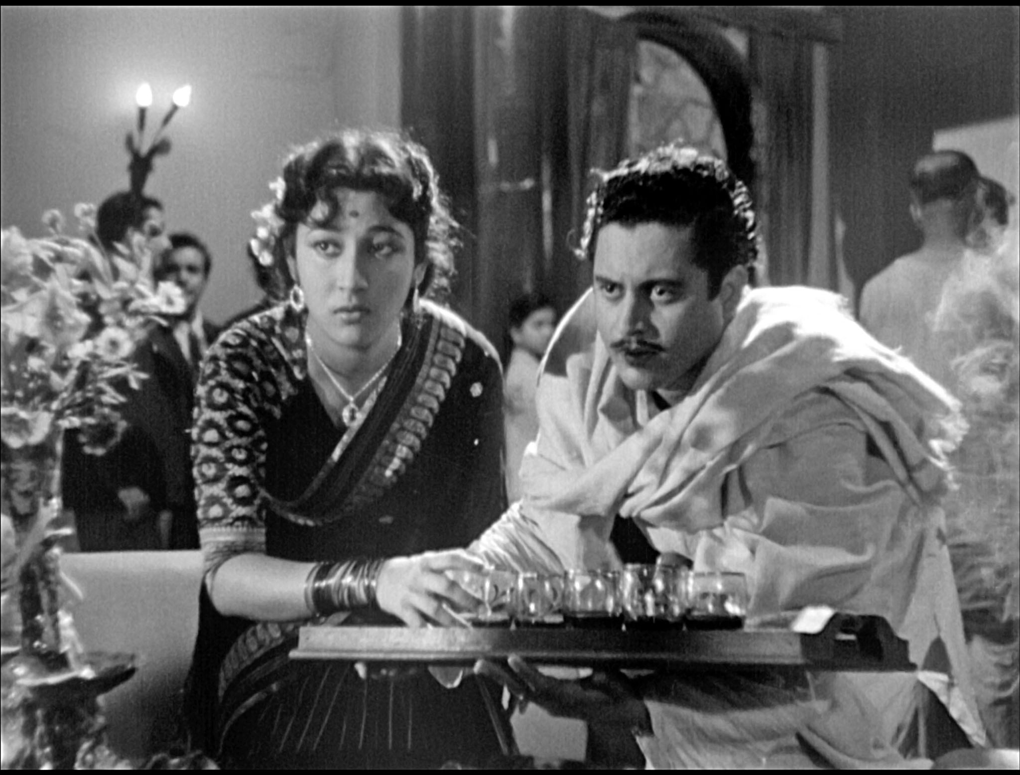 Guru Dutt and Mala Sinha in Pyaasa (1957)