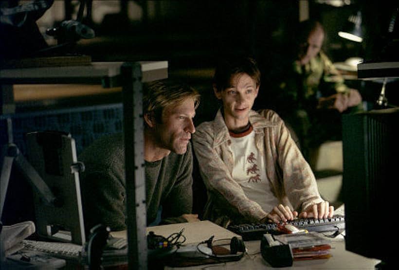 Aaron Eckhart and DJ Qualls in The Core (2003)