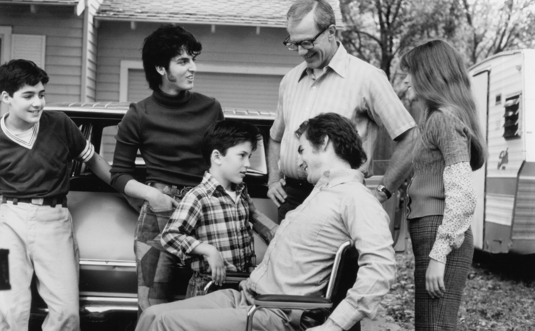 Tom Cruise, Raymond J. Barry, Anne Bobby, Josh Evans, and Jamie Talisman in Born on the Fourth of July (1989)