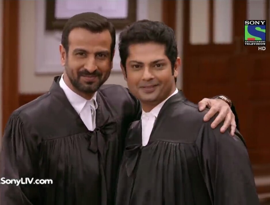 Ronit Roy and Anand Goradia in Adaalat (2010)