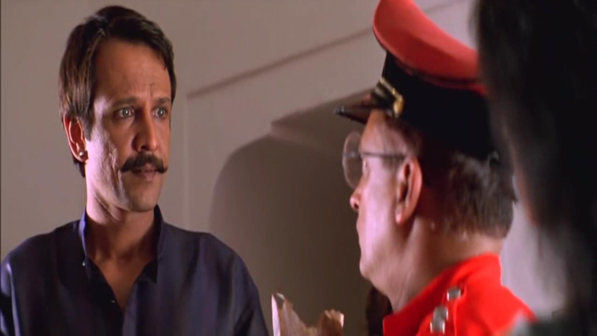 Piyush Mishra and Kay Kay Menon in Gulaal (2009)