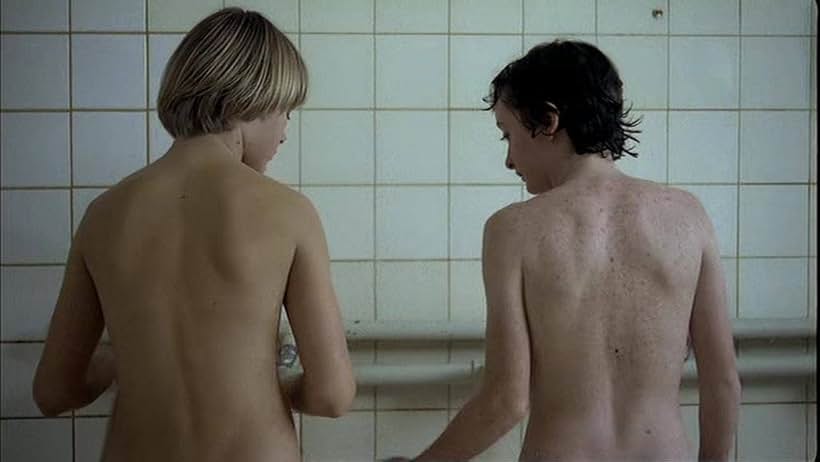 Gitte Iben Andersen and Hanne Sørensen in Tree of Knowledge (1981)