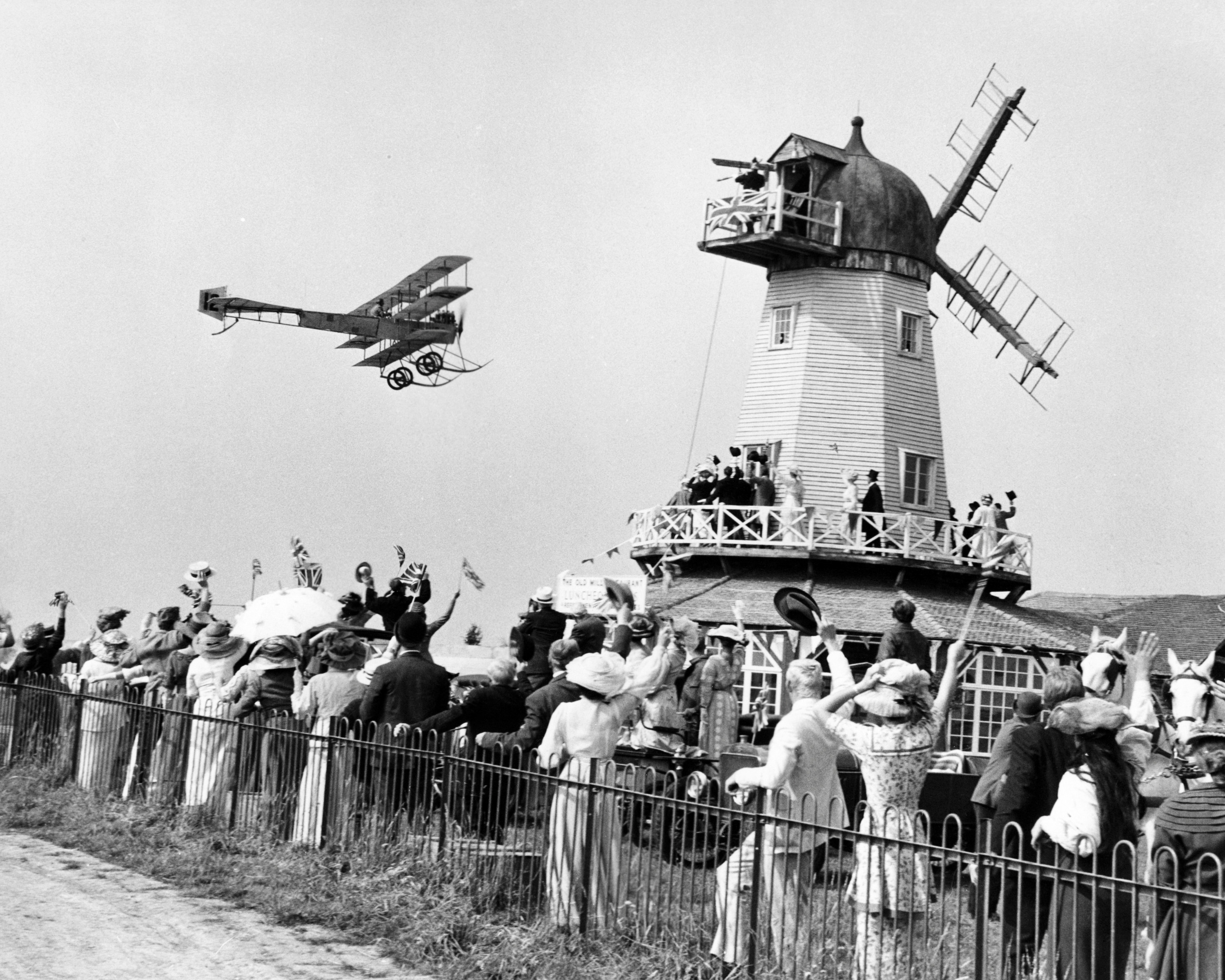 Benny Hill and Stuart Whitman in Those Magnificent Men in Their Flying Machines or How I Flew from London to Paris in 25 Hours 11 Minutes (1965)