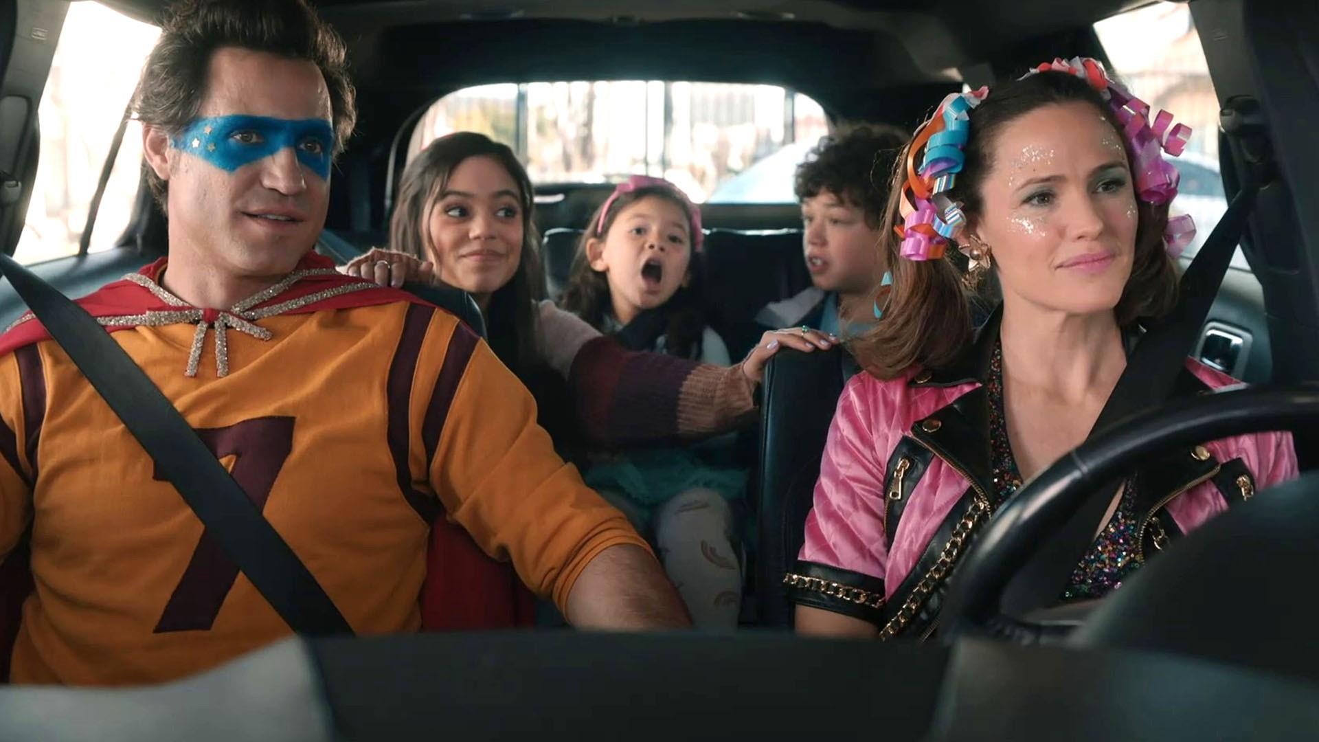 Jennifer Garner, Edgar Ramírez, Jenna Ortega, Julian Lerner, and Everly Carganilla in Yes Day (2021)