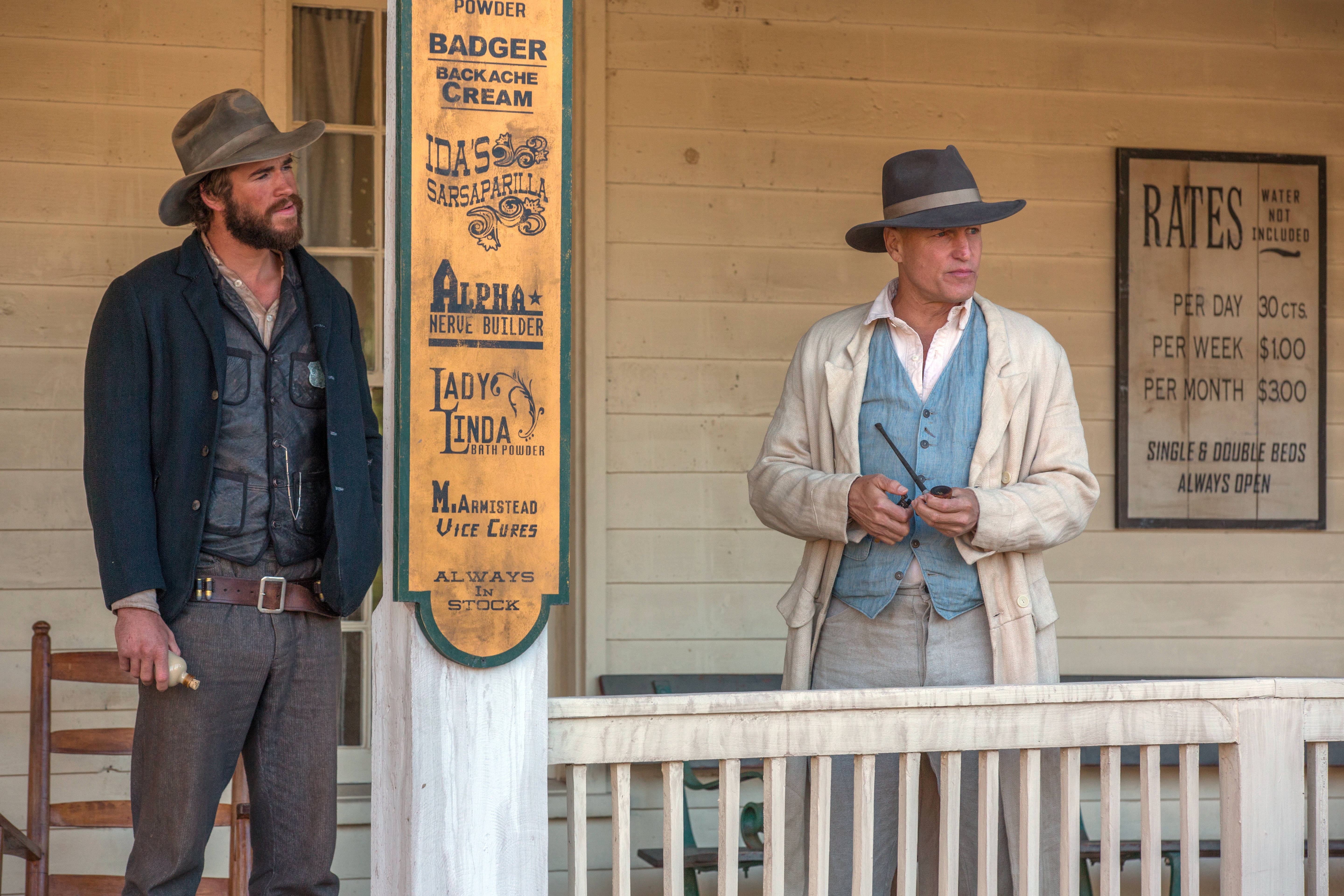 Woody Harrelson and Liam Hemsworth in The Duel (2016)