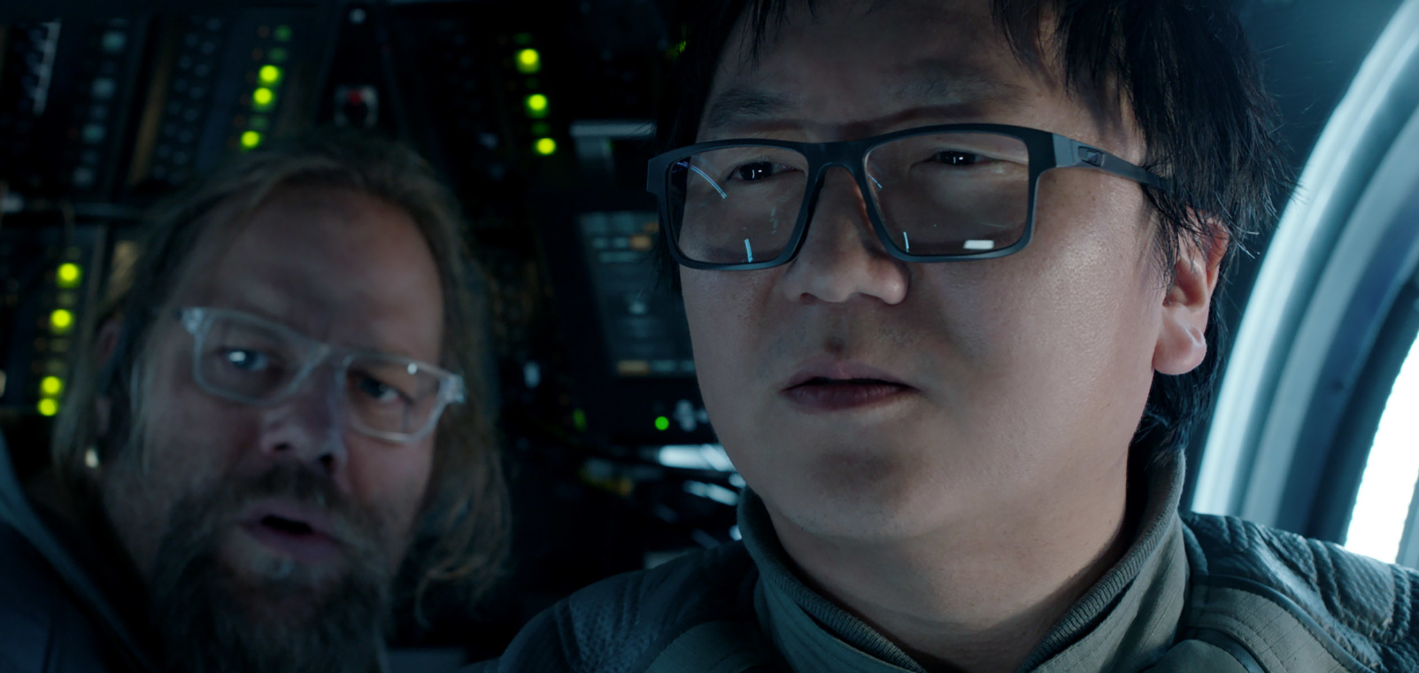 Ólafur Darri Ólafsson and Masi Oka in The Meg (2018)