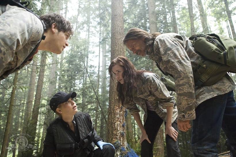 Robert Carlyle, Alaina Huffman, Elyse Levesque, and David Blue in Stargate Universe (2009)