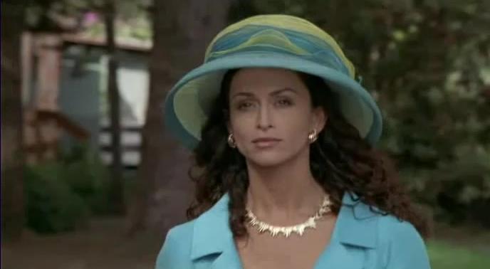 Sofia Milos in Lo zio d'America (2002)