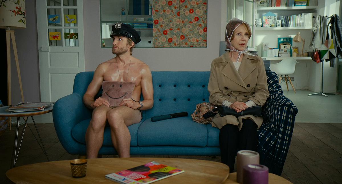 Nathalie Baye and Philippe Lacheau in Alibi.com (2016)