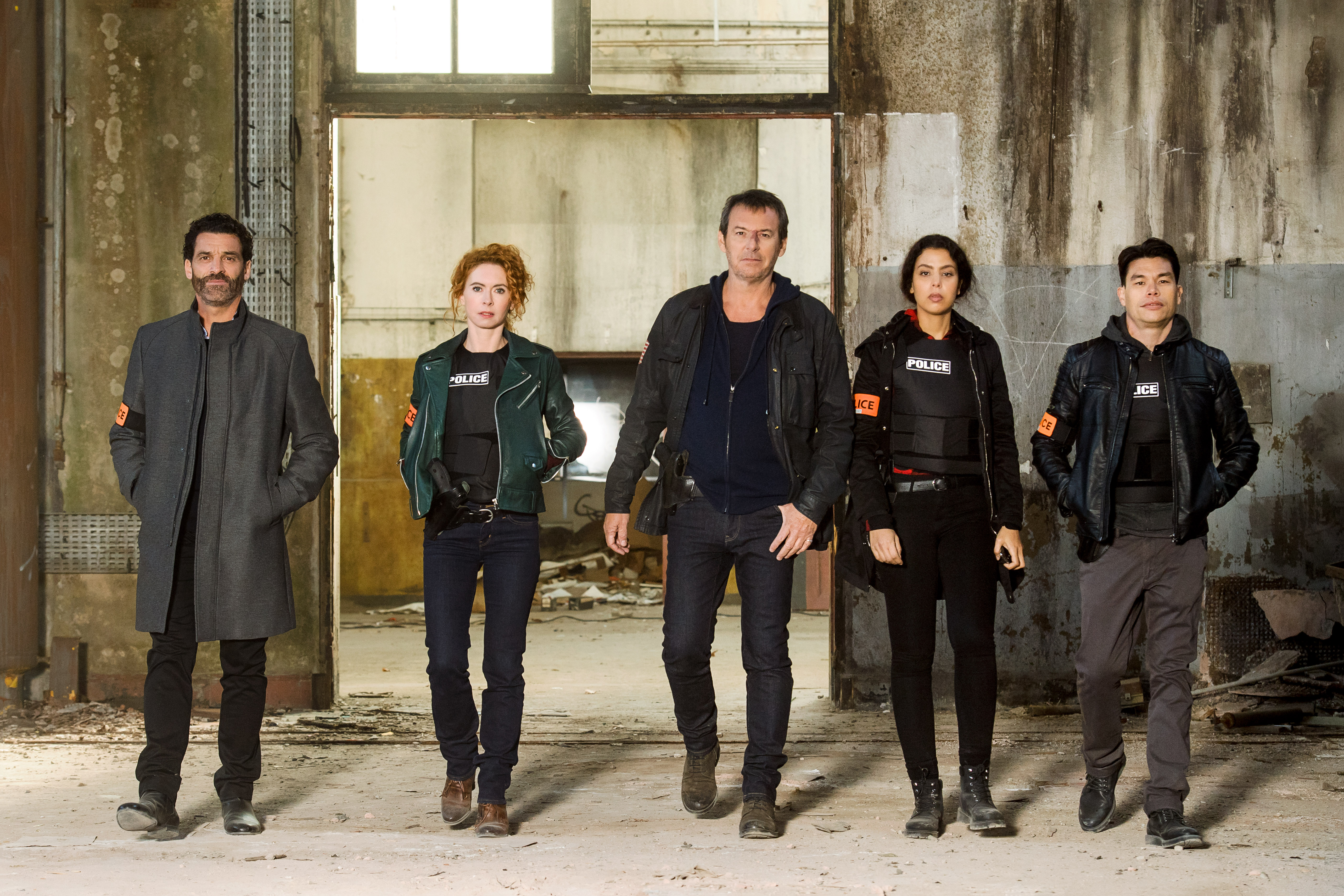 Jean-Luc Reichmann, Mathilde Lebrequier, Linda Bouhenni, Xavier Mathieu, and Mike N'Guyen in Leo Mattei - Special Unit (2013)