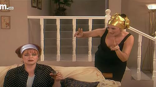 Ketty Konstadinou and Fotini Baxevani in Episode #1.28 (1999)