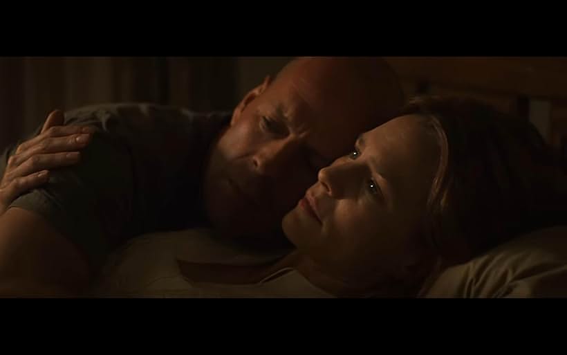 Bruce Willis and Robin Wright in Unbreakable (2000)