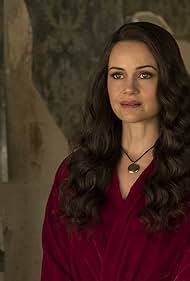 Carla Gugino in The Haunting of Hill House (2018)